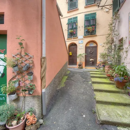 In A 5 Km Dal Mare Villa Albisola Superiore