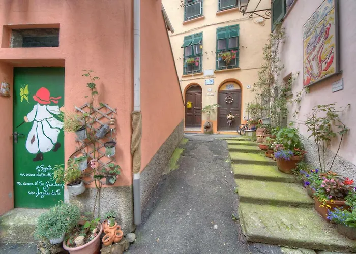 In A 5 Km Dal Mare Villa Albisola Superiore