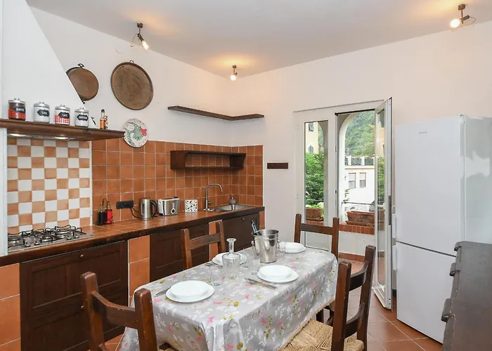 In A 5 Km Dal Mare Villa Albisola Superiore